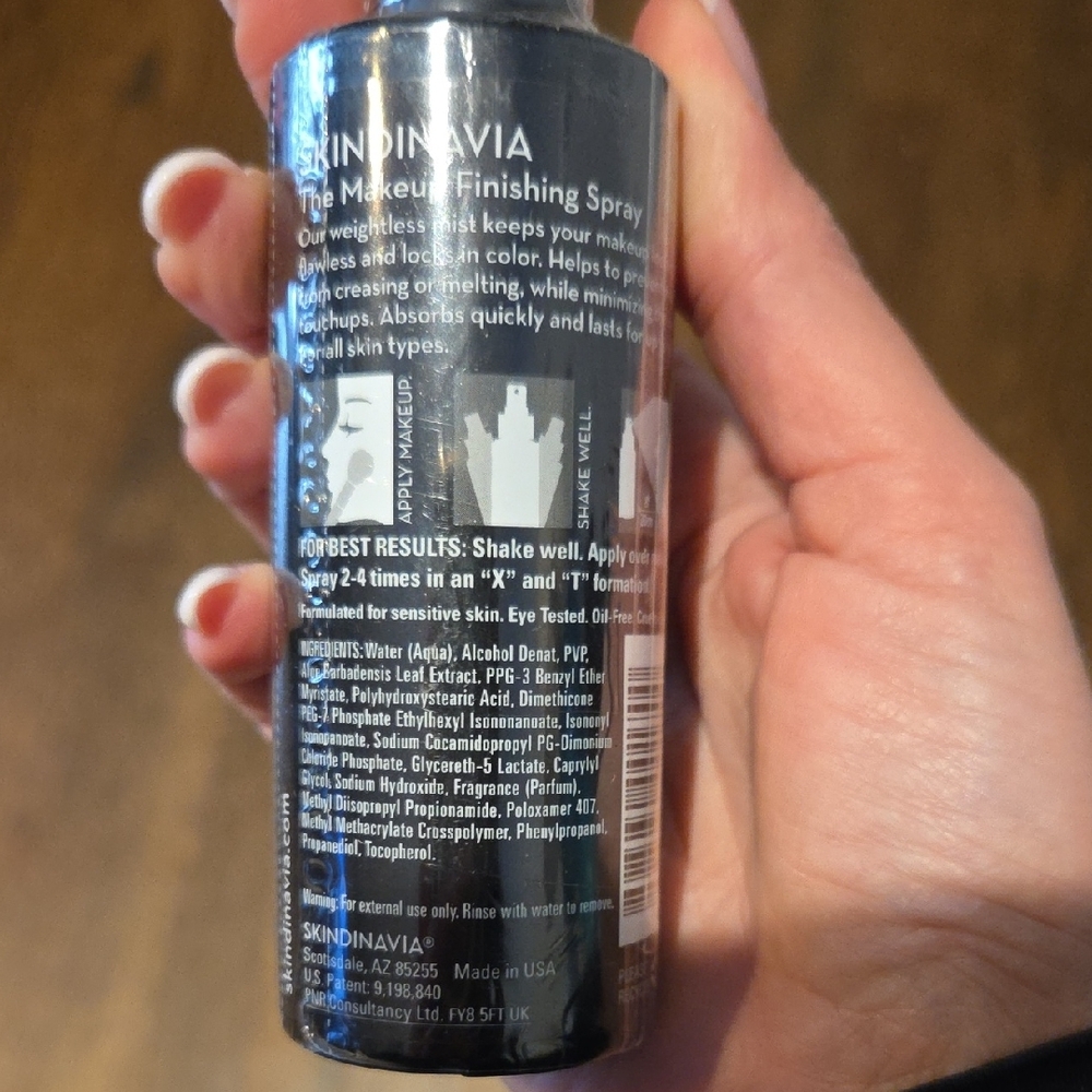 Black Makeup Finishing Spray Oil Free 4 Oz. - Picture 6 of 6